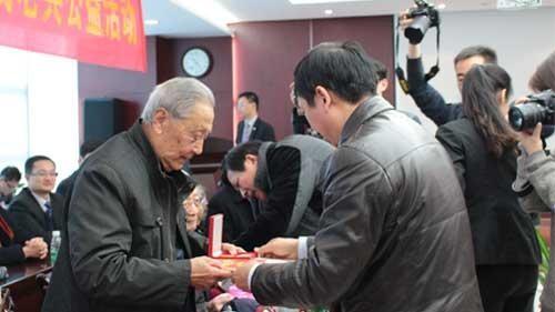 2.&ldquo;��������������ս���Ĳпᣬ�ӵ��ڶ��߷ɹ����������ڵ������Ա�ը���������Ҷ�����ǵá���������һ����������50��λս�����վ��ⲫ��һ��ս��37λ��&rdquo;----�����루���񵳵�10����190ʦ�Ȼ���Ӫ��3����2���ų������㽭��ɽһ��������ձ������μӹ����ϻ�ս��ս�ۣ���