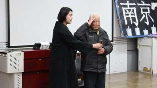 3.���������˽���96������ˣ���Ȼ���������־Ը�߸�λ�ϡ������ǹ��񵳵�һ����У���٣������ι��񵳾��Ӿ���١����й�����������û�и�����񵳲��ӻ�̨�壬����ѡ���������Ͼ�������������ӣ������Ͷ���������һ������˵��&ldquo;��Ҫ�����ᣬ����ѡ��ȥ���������������&rdquo;           ����Ʊ˵���� ��������ۼƳ���100Ԫ�İ������ѿ��Կ��߾�����Ʊ���뽫������λ���ơ���ϵ�ˡ���ϵ�绰���ʼĵ�ַ���ʱ��Լ��������뱸ע������������Ŀ���ƣ�������&ldquo;��������&rdquo;��&ldquo;�ҵľ��&rdquo;��¼�Ľ�ͼ������Ϣ����lei@lnkf.org.cn����ȷ�Ϻ󽫾����ʼľ�����Ʊ��