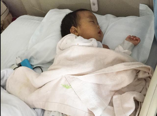 Ϊ�ˣ��Ѿ���ȥ��5��Ԫ��ҽ�Ʒ��ã���ҽ��˵���ӵĺ������Ʒ��û��ܾ޴󣬲����������ʱ���ƣ�С��ɭ���һ��룬�����������Ϣ��ʱ�򣬴Ӳ�����ĺ�ɭ�ְֵ�һ�ο��ˣ���֪���Լ��Ķ��ӵ���������ͷ��