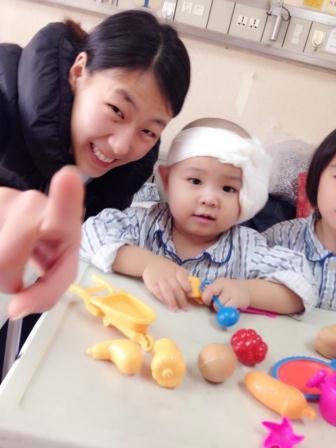 7����ǰ�Ƕ�ͯ���Է����Ĺؼ�ʱ�ڣ���ʱ���ǽ��ܵ�������Ϣ��࣬ģ����Ҳ��ǿ�����϶�ͯ�����ǲ�ȡҽѧ����������ᡢ���̵ȿ����ֶΣ���ַ���������ѧ���豸�����ã���չ��ѧ����ѵ�����Լ�����������϶�ͯ��ɵ������������ϰ�����������Ӱ�죬��ʹ���϶�ͯ������˵�����˽������������Խ������ﵽ�ع���������Ŀ�ġ�