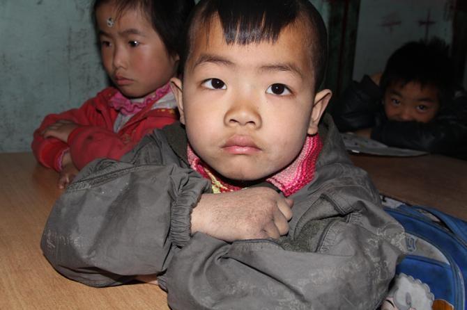 ��������ô���� ���ʽ����򣺾�����&rarr;�½���ʯ���ƻ���ᰮ�۹������&rarr;��������ͬ���幤����ʵʩ&rarr;��1000���½�ƶ����ͥ��ͯ��������ͯ��ɽ����ͯ�Ͷ�ͯ�ɳ�����  ��������ļ���ƿ����г����������ƿע�밮�۹�����������������۸���������Ŀ�� ������Ȱļ �½����۹������