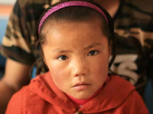 ������һ�����߶��������Ů��������İ��������Щ�н�������Щ���棬����ͷ͵͵���㡣���ǣ���һ��ʼ���죬����Ц���������տ����������������˵���ҳ����Ժ�����һ���赸��Ա����һ���ڱ��˼ҵĵ����Ͽ�����һ�����˵��赸����һ���Ӱ�����������ʱ��������ɽ����͵͵����һ���Դ����裬��ϧֻ�����ֱȻ����£����������ǲ������������һ�����ܹ��������ͺ��ˣ������޵��㽺���������˵һ����ġ����������ŵ�˵��&ldquo;����һ������Ҳ�ܱ�ɵ��������������İ���죿&rdquo;