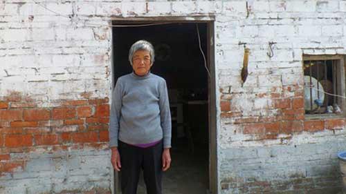 ��ѧ�����˽���66�꣬������«�����ˣ�����Ψһ�Ķ����ڰ���ǰ���ǰϦ���ҳ�����ȥ����׼��ϱ�뿪������ҡ������ܲ���ɥ��֮ʹһҹ֮�����ͷ���ϰ�������ڴ˴����Ҳÿ�����£����þͱ����������θ����Ҳ�뿪�����������˻������ಡ�ͷ����ף������ҩ���������˵�����ȫ���ھӵİ�æ�ͽӼá�