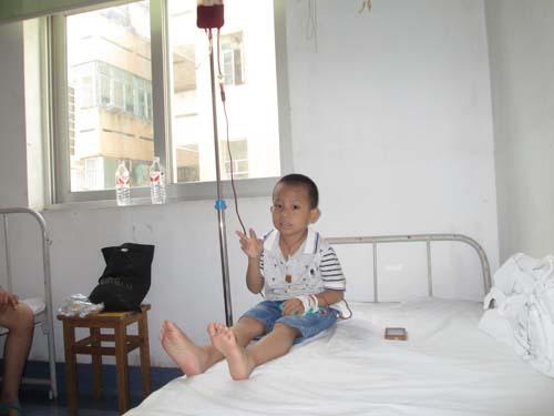 Ϊ����־���������벡ʹ����ĥ��־������������к�����������ϸ����ֲ�����������Ŭ�����������ڳɹ��Ļ�����һ��������̥��������6�·ݣ���ҽ������־������̥����־�����ͳɹ���������Ѫ��ֲʱ�����Ǹ��˲��ѣ�������֮����֮�������Ǿ޴���ǳ20��ľ޶���ֲ����һ����ɽѹ�����ǡ�