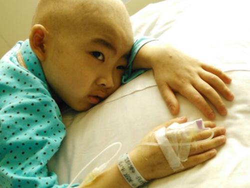 �����ٴ�׽Ū����Ժ�ĵڶ���˼���ͳ��ָ�ʹ��к��֢״������������Ժ�����ӱ���������Ϊ��ֲ���󳦵���Ƥ���ų⣬���鼸���ڼ�����أ��ܿ���ֱ�Ѫ֢״���Դ˺�˼��ÿ�쿿��ѪС��ά��������һ����æ�����������ѻ�������ѪС�壬��δ����˯һ��ҹ������������100��λ������ʿ������ѪС�塣