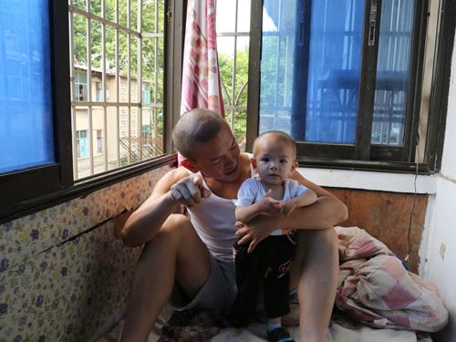 �½����ǳ¼ҵĵڶ������ӡ����ĸ�综����ԭ�ۻ�֢���а��ꡣ�½��ĸ�ĸ���ǹ���һ��С�سǵĽ�ʦ���½������ڻ����ڼ�ȥ�Ϻ�ĳҽԺ�������⣬ҽ��˵��������ܺã����������½������ڸ�ĸ�������������������ģ�������ʱ��50���ף���7��3���������º󣬳�����13����ֵġ��ܿɰ���