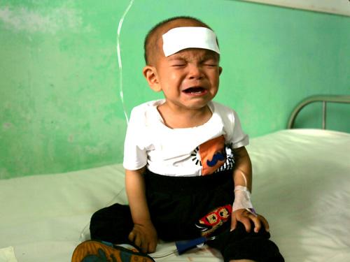 �����½������󲻾ã��������ղ��ˣ���к��ֹ��շת�ؼ�ʡ�����ҽԺ��������������������ƣ���Ч��΢�����ź����ս����ݣ����ӹĹĵ����Ƥ�������֣�������λȴƤ����ͷ���½��ĸ�ĸ��Ȼ��ʶ��������������ӵ��꼫�����ơ��������ۣ������ֱ�ȷ��Ϊ����ԭ�ۻ�֢��