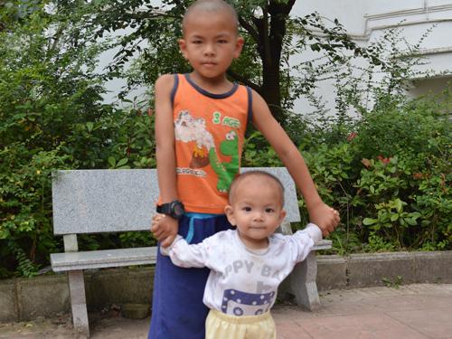 ������Ϊ���������β���һ���˻��������еĻ��ծ���ۣ��½��ĸ�ĸֻ��΢�������룬�����Ǿ��ü�Ȼ���˺����������������θ�����������������Ŀǰ����������������ȱ��25��Ը���������������ѵ�һ�����Ԯ�֣�