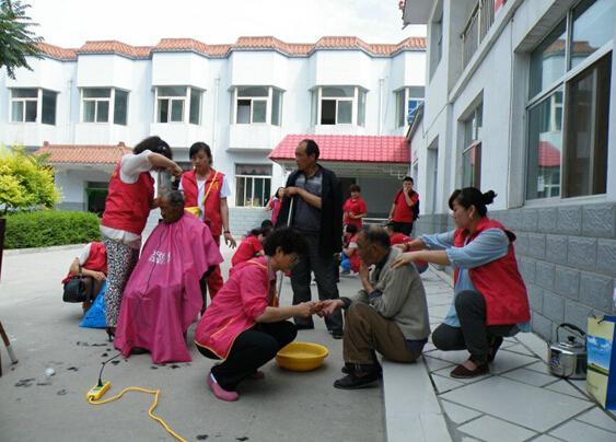 ��ˣ��������ÿһλ�¹����˶�����һ̨���������������ڶ��µ�ʱ������������ţ�����С�����˽���ᣬ�����ǲ��ٹ¶���