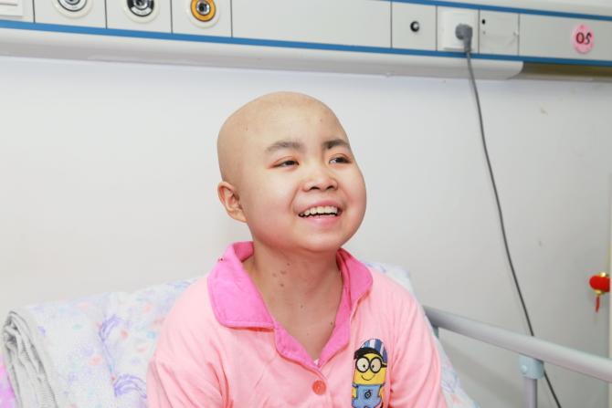 ����΢���ļ�ͥ���ج�ģ�������ѩ�ϼ�˪.��꣬����6��֮�ң�һ�������ã���ĸ������ũ��Ա������΢��������ĺ�����ѧ��Ķ������ѻ��ȼý𣬲����Ѫ��ȫ�ҿ�ʼ��Ǯ���ý��ȫ�赽�ˣ����ڱ���������ҽԺ���ơ�