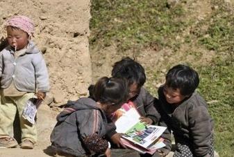 ������Ϊ��庢�ӳｨһ������ͼ��ݣ������۸��మ��ͼ�飬��ͨ��ͯ�������£�С˵��ͼ����������ȣ����ǵ�����ͼ�����ʻ��ɽ����·�ϣ���ɽ�׿���ɽ��������忪���Ǵ壬��ƶ�Ĵ�ɽ����֪ʶ�����ӡ�