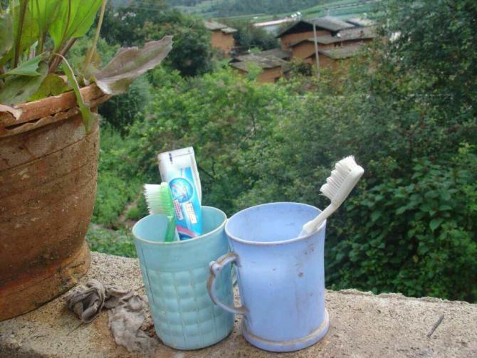 ��ƫԶ���ѵ�ɽ��������ÿ���˶����Լ���ר����ˢ�����ڱ����ܶ���ˢһ�þ��Ǽ��ꡣ