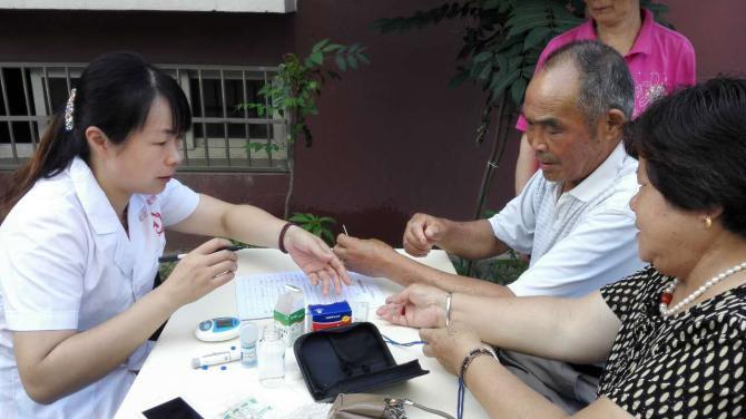 ������Ҫ��ʲô�����򲡻��߽��������ж��ǰ�֮�⹫�淢չ���Ŀ�չ�������Բ���������Ҫ��������֮һ���ƻ�Ϊ5��������300λ70�����ϸ������򲡻���ÿ��һ�ε�ȫ�����ͽ���ָ��������һ��3��Ѫ�Ǽ�⡢��ҩָ���ͼ�¼����ʳ���顢�˶�ָ��������12���¡�