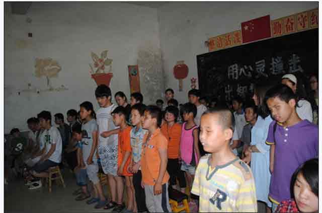 ƽ�����Ͻ�ä��ѧУλ�ںӱ�ʡ��̨��ƽ����ƽ������կ��,����ä�����Ͻ���2000���������мҲ������������й�Ψһһ��ũ�����ä��ѧУ����Щä����ȫ����ũ�壬�����������ƶ����ͥ�ĺ��ӣ�ѧУΪ�����ṩ��ѵ�ס�޺ͻ�ʳ��