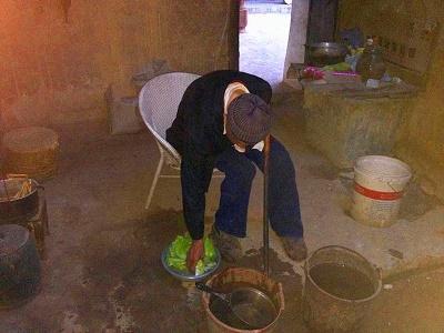 87�����үү���з����֢�ж����㣬�ô����˺ܾõ���ˮϴ�ˡ��������մӵ��ﲦ����С�ײˣ���үүֻ�����һưˮϴһ����¹��������ˡ�