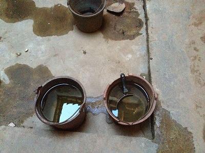 ����Ŀ���¡����о��󲿷ְ�����ˮ���ɺԣ�С�ӡ�СϪ������ũҵ������ˮ�޷���֤���޷��ֵصĴ�����ֻ�з׷������ı����ԭ�����ֵĴ�ׯ��ð����������������صĶ�Ϊ���������ˡ���Ů�Ͷ�ͯ��