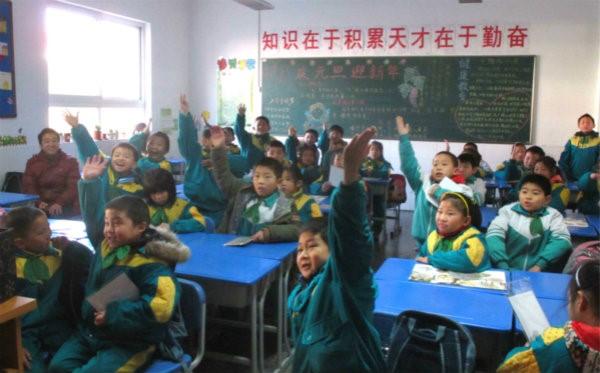 ��ʱ��������з�����������һ���༶���Σ���һ���༶�ĺ���ֻ����ϰ��ÿ����ϼ�һ�����ڰ༶�Ͱ༶�����ҺͲٳ�֮�䴩�����ǵĽ�ʦ�������ٺܶ���ս������ˮƽ�͡�����ǿ�ȸߡ�ȱ���ɳ��Ŀռ䡢ȱ����ѵ�뽻�������Ǻ���������������һ���Լ�Ҳ��֪������&ldquo;����ʦ&rdquo;�����λ�ϼ�ֶ�ã�