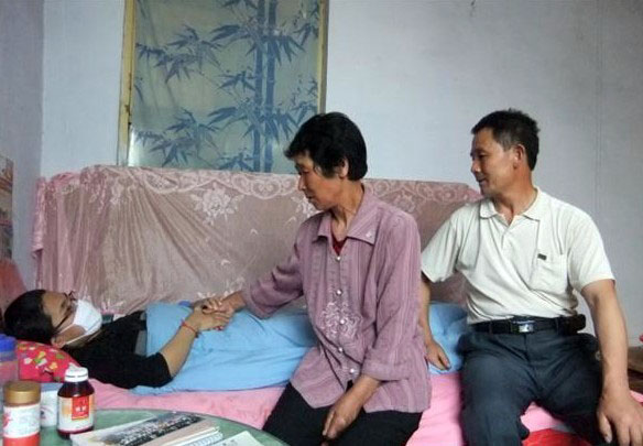 养父养母对小娟不离不弃