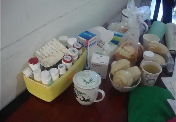 这是吴杰要吃的药,有排铜、益智以及各种缓解肌张力的药物。