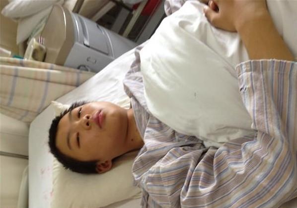 刚动完手术的16岁孩子刘叙峰