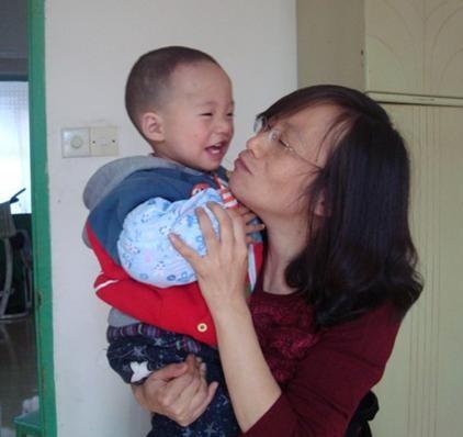 宝宝是一个很少哭的孩子,他很爱笑