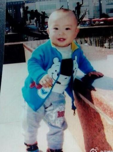 皓皓一岁照片,是个多么可爱的小男孩