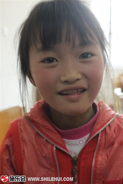 小朋友的正面照顾,听说我们要给他们送牛奶,心里非常开心,因为当地山区贫困,孩子们很少能接触到牛奶