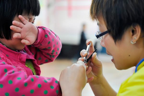 用我们最善意的理解、最温暖的爱心给予他们力量,呵护他们的健康成长。