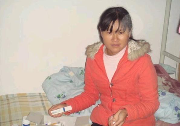 李彩萍每天都需要吃药,并且每月要进行2-3次的透析