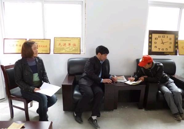 志愿者在调查了解整个方案和计划