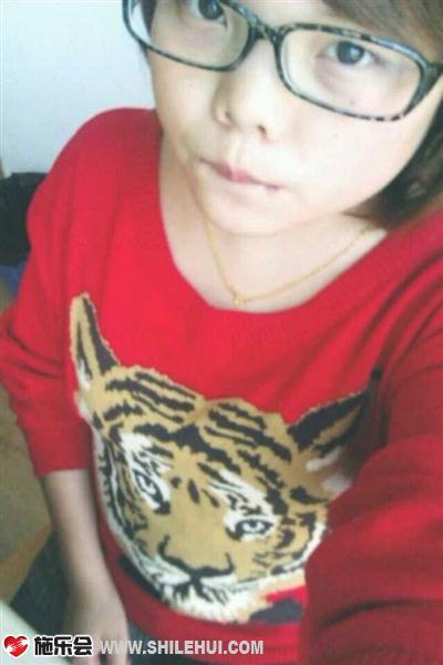 这是何文悦还没生病前的照片