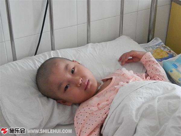 陈梦洁在医院做化疗头发都掉光了,看着实在让人心疼