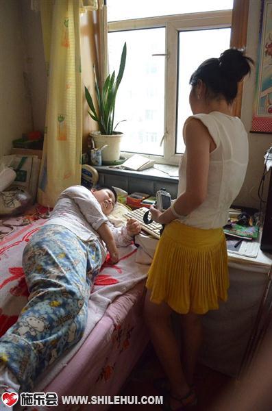 这是报社张记者来采访我的照片