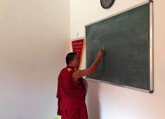 校长教大家画画