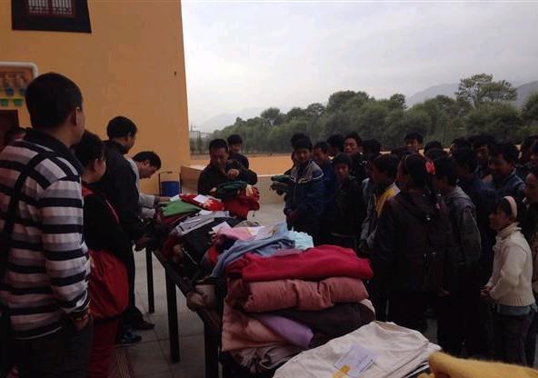 接受汉地人的捐赠