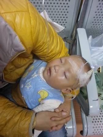 从出生就开始吃病打针,无一间断