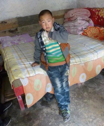 许俊杰非常想去上学,因为得了重病休学在家,希望好心帮帮这个可怜的孩子吧