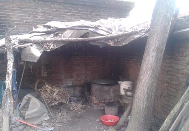 家里破旧的灶台,已经用了十几年了