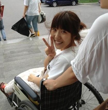 田希是个爱笑的女孩,她说“只要多笑笑就不会感觉生活太残酷”