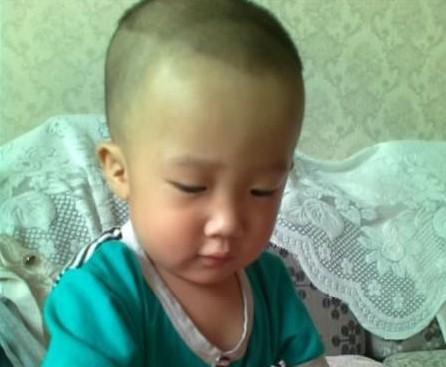 孩子现在正在医院治疗,病情很不稳定