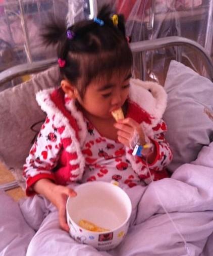 每天躺在病床上的小欣怡