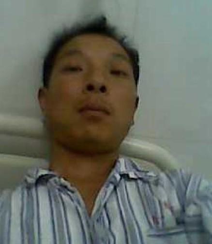 这是我在病床上自己拍的照片