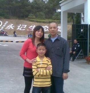 这是我一家人的合照,那是多么幸福的一家