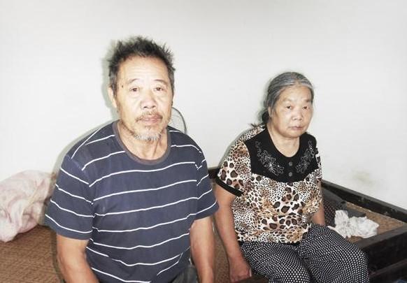 张贤生和他的妻子,妻子一级精神残疾。