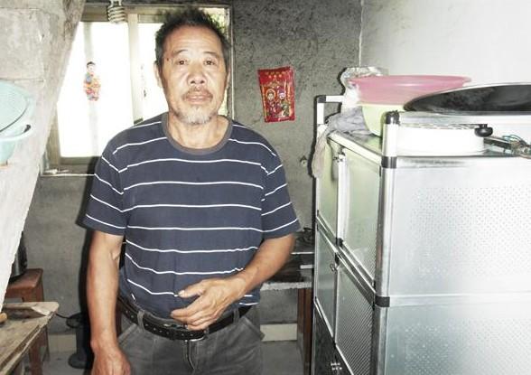 张贤生和他的妻子,妻子一级精神残疾。