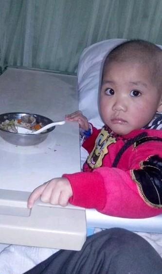 小月悦进入第二疗程后，食欲开始下降，肚子很饿，可是什么东西都沒有味口，很期侍爸爸妈妈能弄点好吃的，可是爸爸妈妈也没有办法拿出合小月悦味口的东西来。  