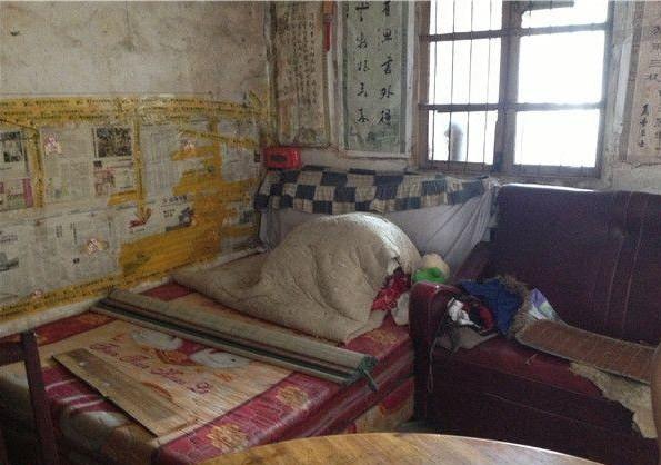 由于住院,需要到医院照顾他,家里很少住人了