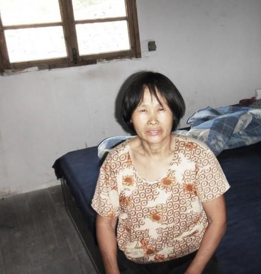 蒋桂风年纪大患有子宫肌瘤,手脚疼痛体弱多病,无法正常劳动,生活困难。