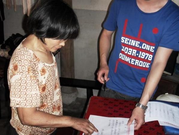 蒋桂风在求助信上按手印。