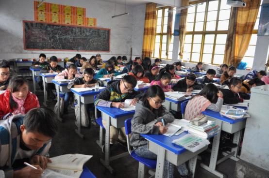 学生在新教室学习